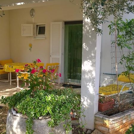 Apartment Free Parking Big Garden Peroj Exterior photo